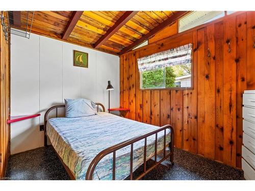 11111 Fletcher Avenue, Wainfleet, ON - Indoor Photo Showing Bedroom