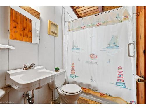 11111 Fletcher Avenue, Wainfleet, ON - Indoor Photo Showing Bathroom
