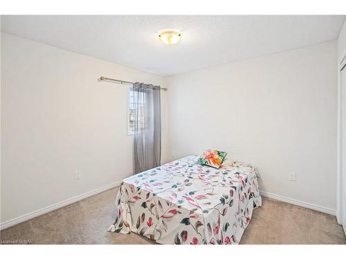 69 Esther Crescent, Thorold, ON - Indoor Photo Showing Bedroom