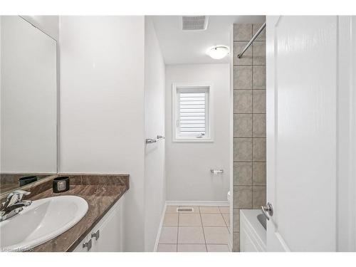 69 Esther Crescent, Thorold, ON - Indoor Photo Showing Bathroom