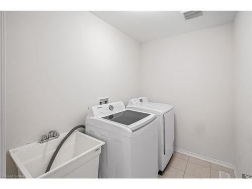 69 Esther Crescent, Thorold, ON - Indoor Photo Showing Laundry Room