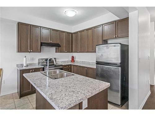 69 Esther Crescent, Thorold, ON - Indoor Photo Showing Kitchen With Double Sink