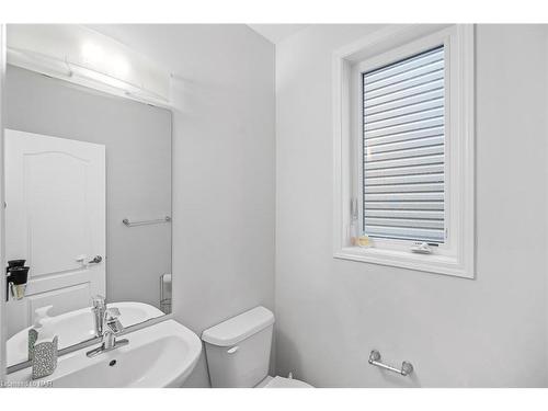 69 Esther Crescent, Thorold, ON - Indoor Photo Showing Bathroom