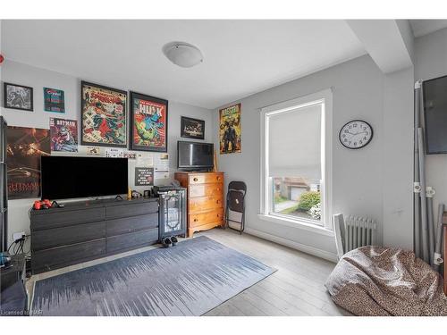 4825 Crysler Avenue, Niagara Falls, ON - Indoor Photo Showing Other Room