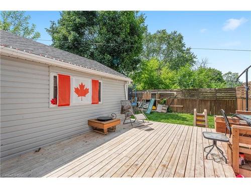 4825 Crysler Avenue, Niagara Falls, ON - Outdoor With Deck Patio Veranda With Exterior