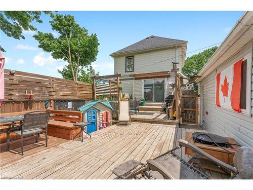 4825 Crysler Avenue, Niagara Falls, ON - Outdoor With Deck Patio Veranda With Exterior