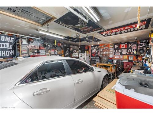 4825 Crysler Avenue, Niagara Falls, ON - Indoor Photo Showing Garage