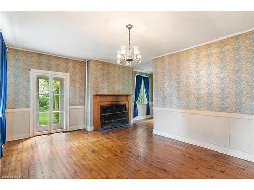 93 Queenston Street, Queenston, ON - Indoor Photo Showing Living Room With Fireplace