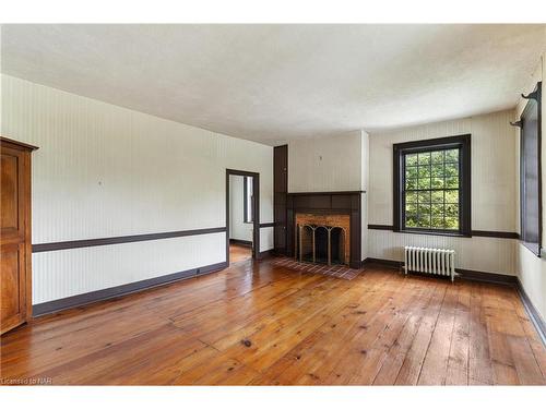 93 Queenston Street, Queenston, ON - Indoor With Fireplace