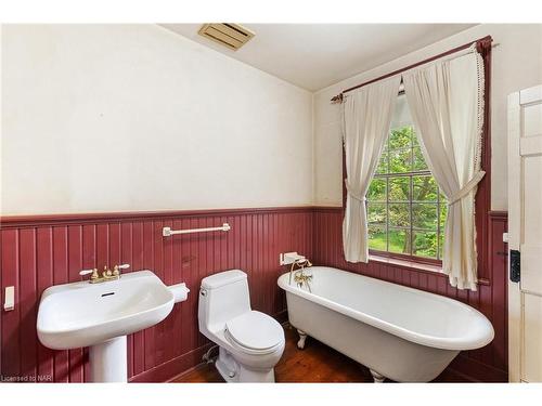 93 Queenston Street, Queenston, ON - Indoor Photo Showing Bathroom