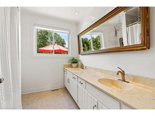 50672 Green Road S, Wainfleet, ON - Indoor Photo Showing Bathroom