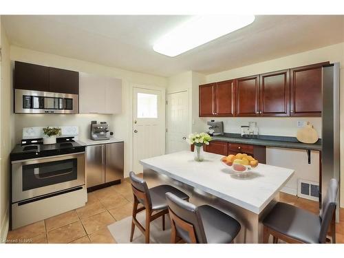 250 Niagara Street, St. Catharines, ON - Indoor Photo Showing Kitchen