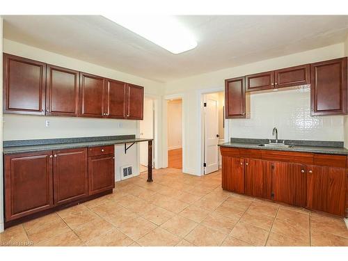 250 Niagara Street, St. Catharines, ON - Indoor Photo Showing Kitchen