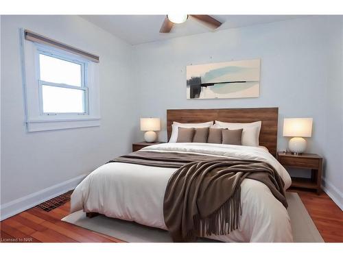 250 Niagara Street, St. Catharines, ON - Indoor Photo Showing Bedroom