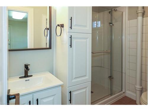 250 Niagara Street, St. Catharines, ON - Indoor Photo Showing Bathroom