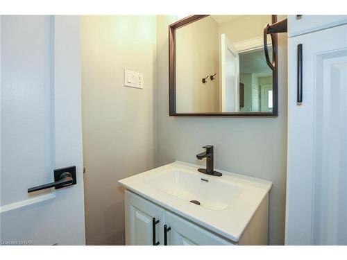 250 Niagara Street, St. Catharines, ON - Indoor Photo Showing Bathroom