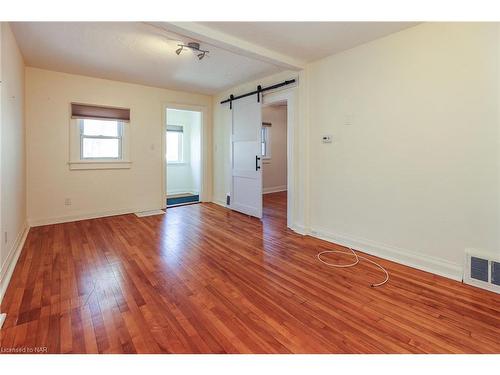 250 Niagara Street, St. Catharines, ON - Indoor Photo Showing Other Room