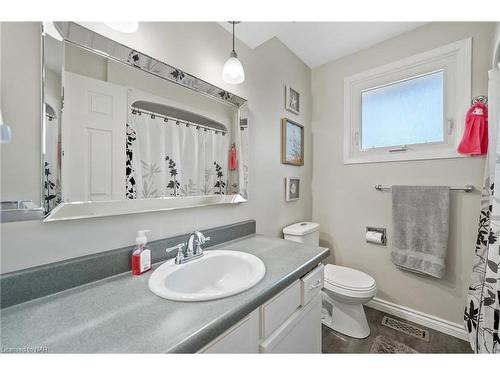 22 Sherman Drive, St. Catharines, ON - Indoor Photo Showing Bathroom