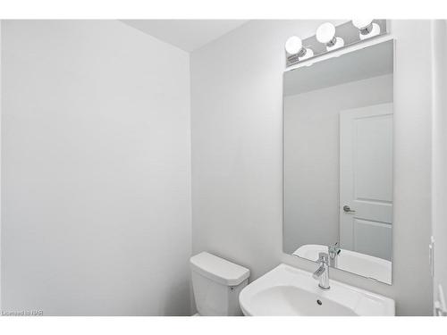 45-150 Glendale Avenue, St. Catharines, ON - Indoor Photo Showing Bathroom