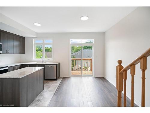 45-150 Glendale Avenue, St. Catharines, ON - Indoor Photo Showing Kitchen