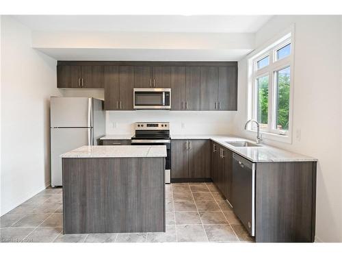 45-150 Glendale Avenue, St. Catharines, ON - Indoor Photo Showing Kitchen