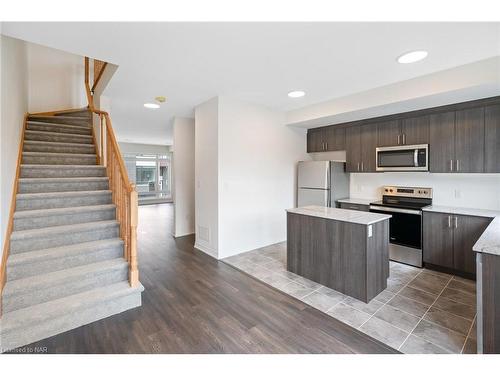 45-150 Glendale Avenue, St. Catharines, ON - Indoor Photo Showing Kitchen