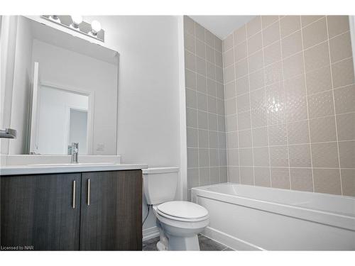 45-150 Glendale Avenue, St. Catharines, ON - Indoor Photo Showing Bathroom