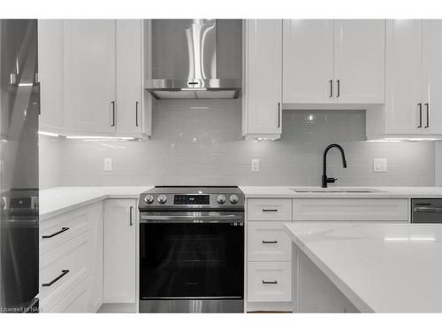 265 Lancaster Drive, Port Colborne, ON - Indoor Photo Showing Kitchen With Upgraded Kitchen