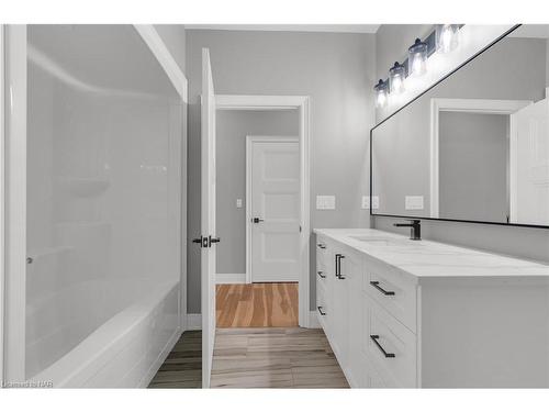 265 Lancaster Drive, Port Colborne, ON - Indoor Photo Showing Bathroom