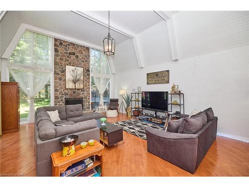 2459 Noella Crescent, Niagara Falls, ON - Indoor Photo Showing Living Room With Fireplace