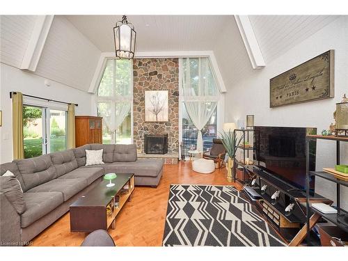 2459 Noella Crescent, Niagara Falls, ON - Indoor Photo Showing Living Room With Fireplace