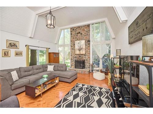 2459 Noella Crescent, Niagara Falls, ON - Indoor Photo Showing Living Room With Fireplace