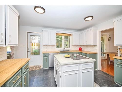 2459 Noella Crescent, Niagara Falls, ON - Indoor Photo Showing Kitchen