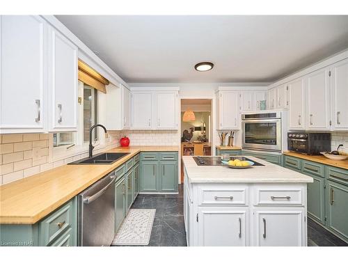 2459 Noella Crescent, Niagara Falls, ON - Indoor Photo Showing Kitchen With Double Sink