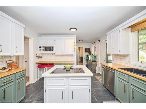 2459 Noella Crescent, Niagara Falls, ON - Indoor Photo Showing Kitchen