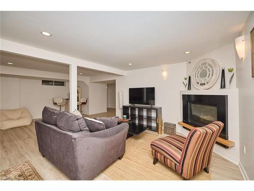 2459 Noella Crescent, Niagara Falls, ON - Indoor Photo Showing Living Room With Fireplace