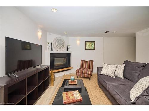 2459 Noella Crescent, Niagara Falls, ON - Indoor Photo Showing Living Room With Fireplace