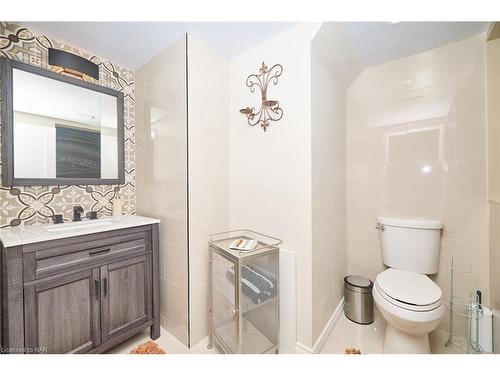 2459 Noella Crescent, Niagara Falls, ON - Indoor Photo Showing Bathroom