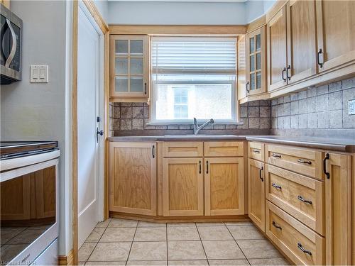 191 Russell Avenue, St. Catharines, ON - Indoor Photo Showing Kitchen