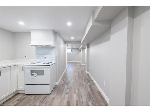 191 Russell Avenue, St. Catharines, ON - Indoor Photo Showing Kitchen