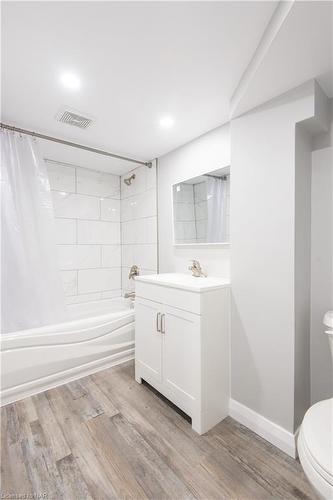 191 Russell Avenue, St. Catharines, ON - Indoor Photo Showing Bathroom