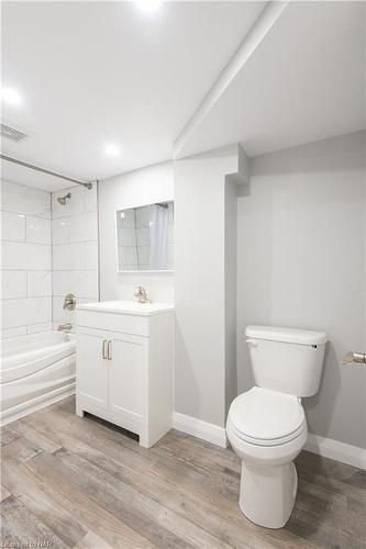 191 Russell Avenue, St. Catharines, ON - Indoor Photo Showing Bathroom