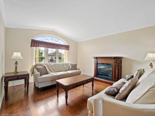 4476 Connell Avenue, Niagara Falls, ON - Indoor Photo Showing Living Room With Fireplace