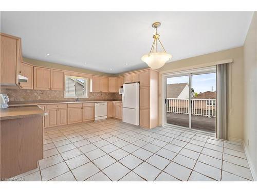 4476 Connell Avenue, Niagara Falls, ON - Indoor Photo Showing Kitchen