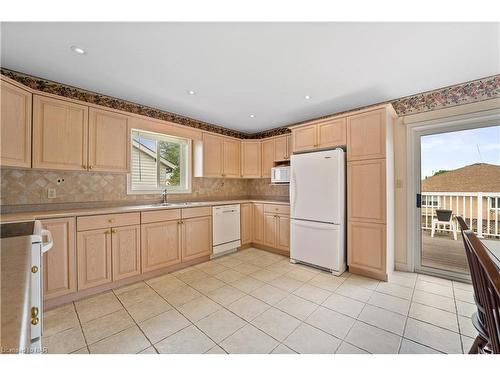 4476 Connell Avenue, Niagara Falls, ON - Indoor Photo Showing Kitchen