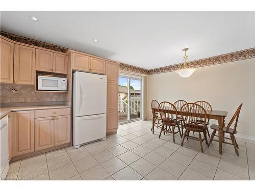 4476 Connell Avenue, Niagara Falls, ON - Indoor Photo Showing Other Room