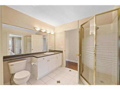 4476 Connell Avenue, Niagara Falls, ON - Indoor Photo Showing Bathroom