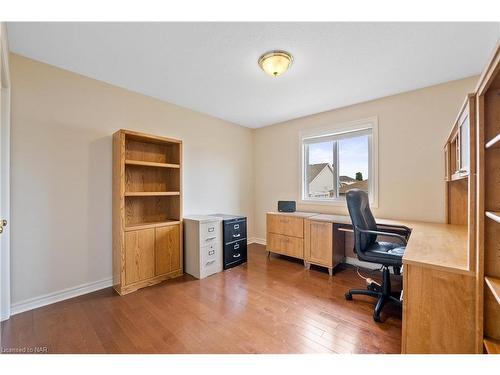 4476 Connell Avenue, Niagara Falls, ON - Indoor Photo Showing Office