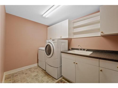 4476 Connell Avenue, Niagara Falls, ON - Indoor Photo Showing Laundry Room