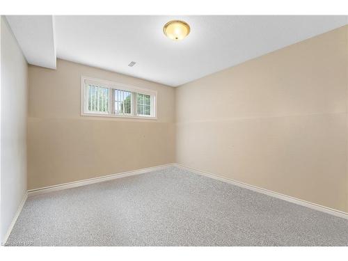 4476 Connell Avenue, Niagara Falls, ON - Indoor Photo Showing Other Room